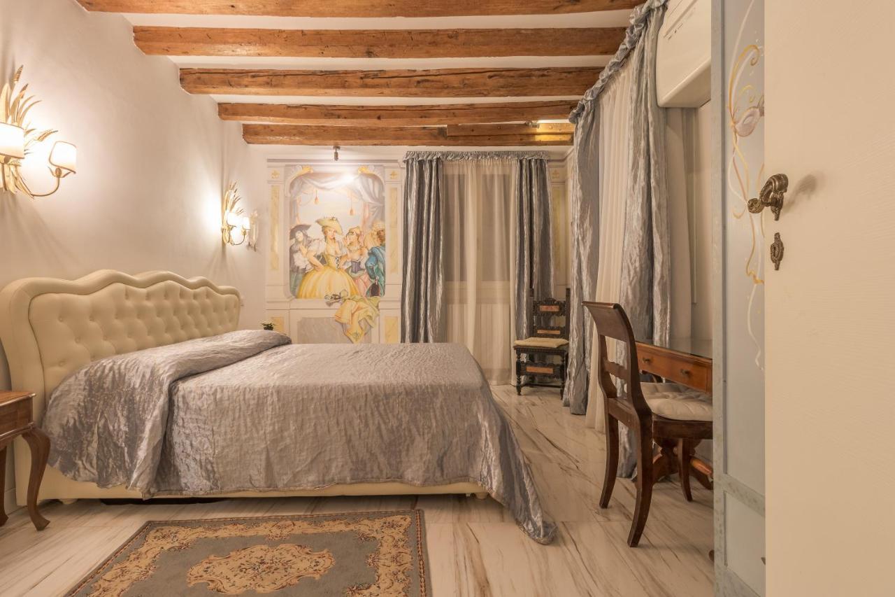 Noble House With @original Venetian Murales Apartment